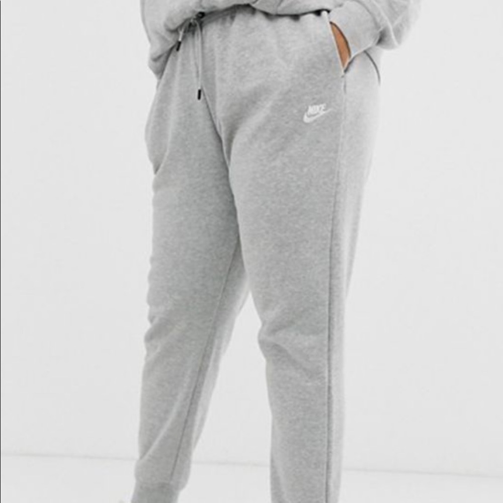 Light grey Nike Sweatpants !!like new condition!!